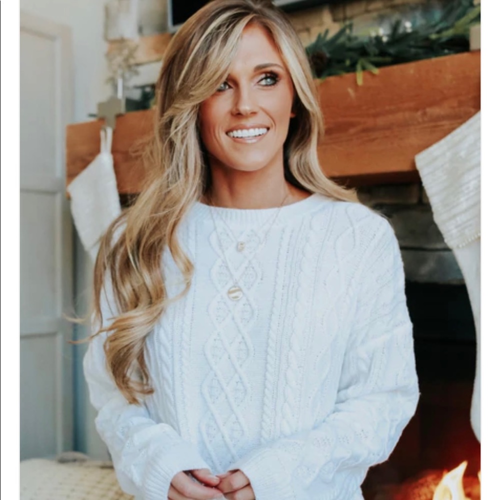 Magnolia Boutique SM Cable Knit White Sweater $35